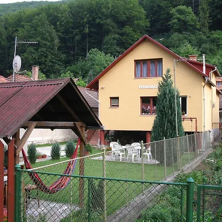 Holló Vendégház Homestay szállás *