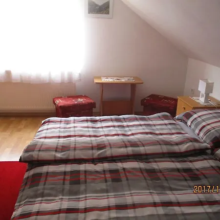 Holló Vendégház *