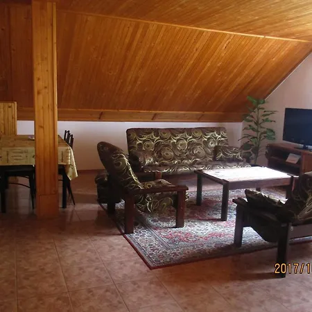 Holló Vendégház Homestay szállás