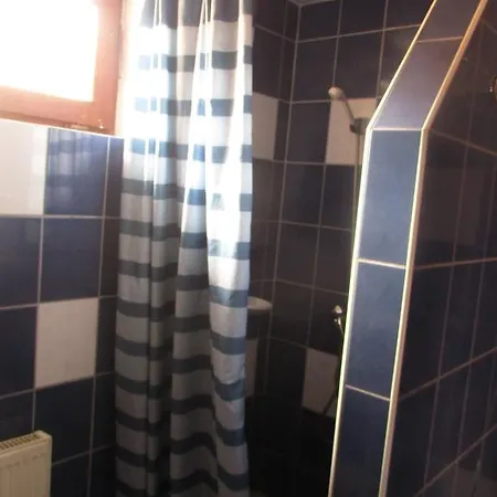 Holló Vendégház *